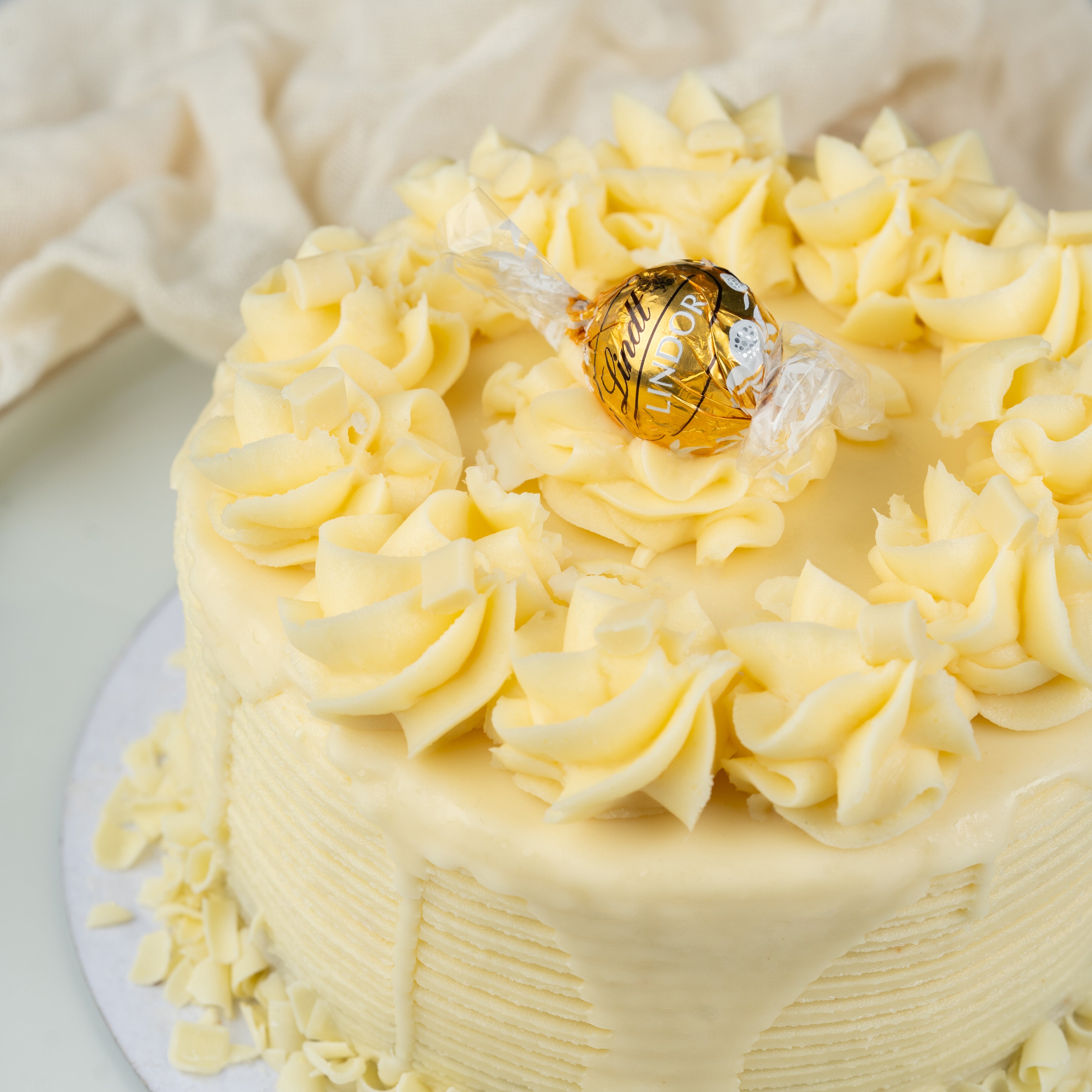 The White Chocolate Lindt Cake White Chocolate Lindt Cake Delivery UK the-white-chocolate-lindt-cake-white-chocolate-lindt-cake-delivery-uk